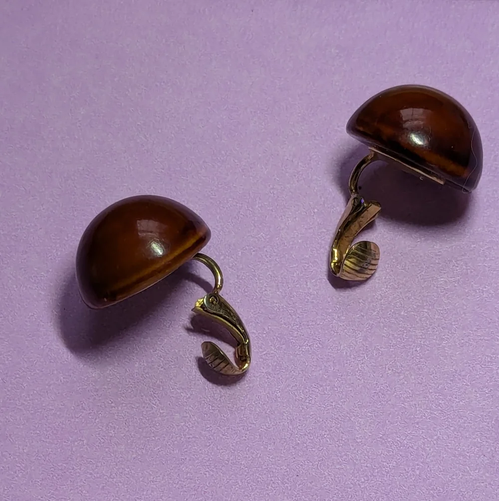 🤎 Vintage Round Cabochon Clasp Earrings no signature